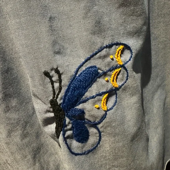 Embroidered Floral Women's Shirt - Picture 4 of 10